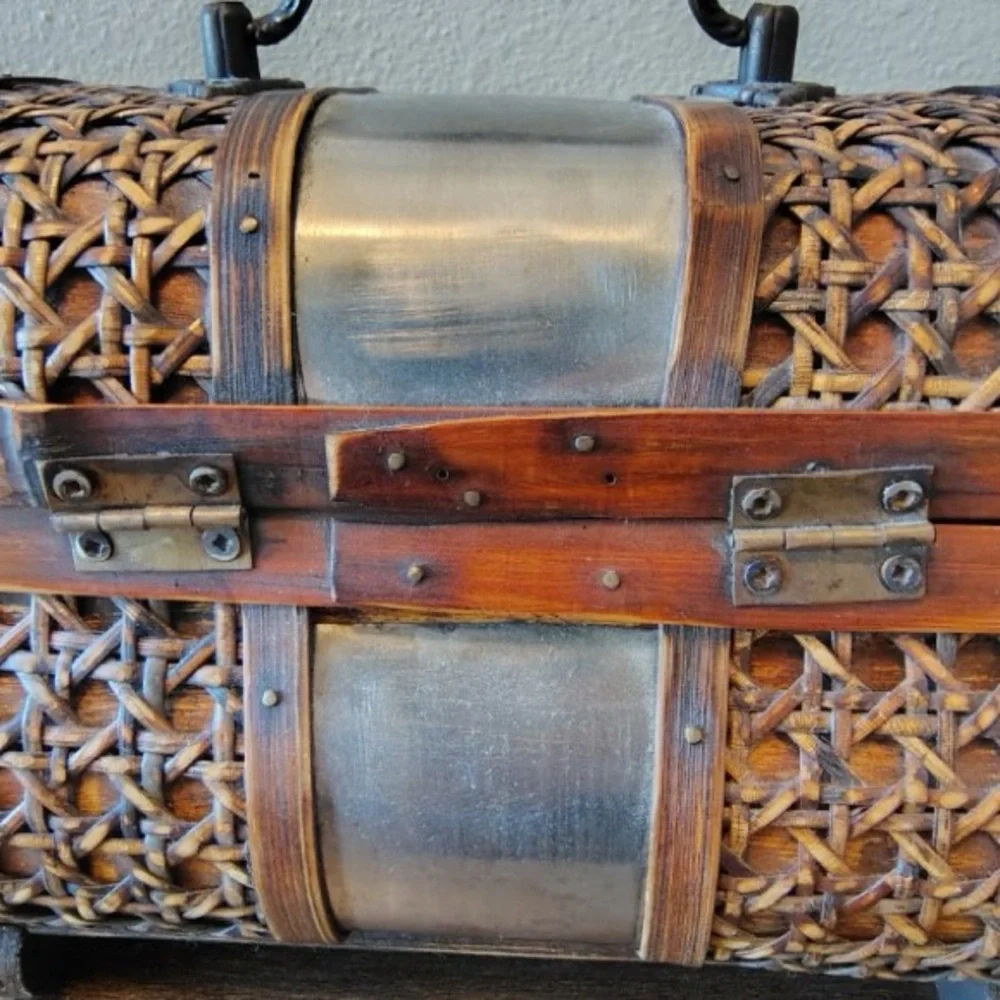 Vtg Wooden Rattan Treasure Trinket Box Brown Latched Brass Ornate Handle